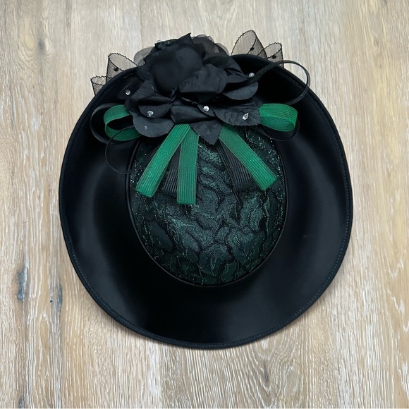 Vintage 80's Black Satin Green Lace Hatinator Fascinator Cocktail Hat Horse Race - Picture 2 of 13